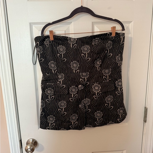 Tuckernuck Black Floral Strapless Suit Top - Picture 2 of 6